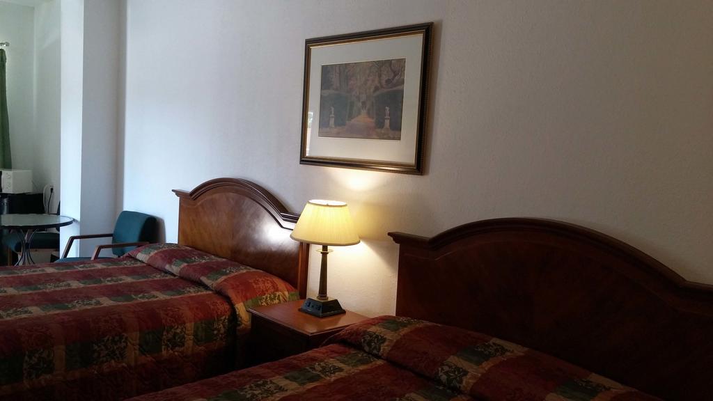 Country Regency Inn & Suites Manvel Esterno foto