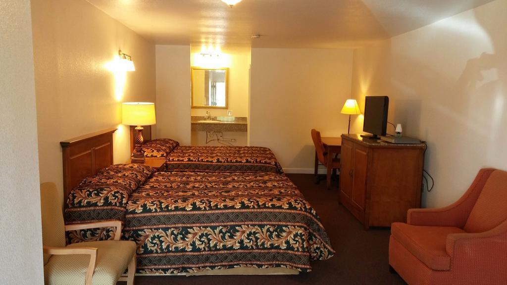 Country Regency Inn & Suites Manvel Camera foto