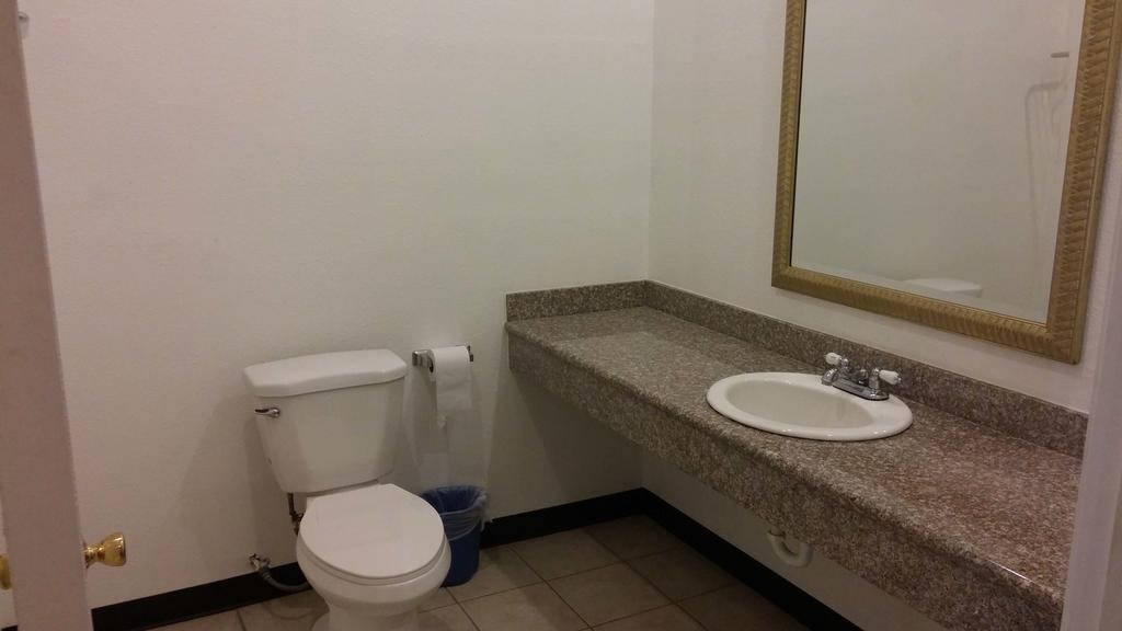 Country Regency Inn & Suites Manvel Camera foto