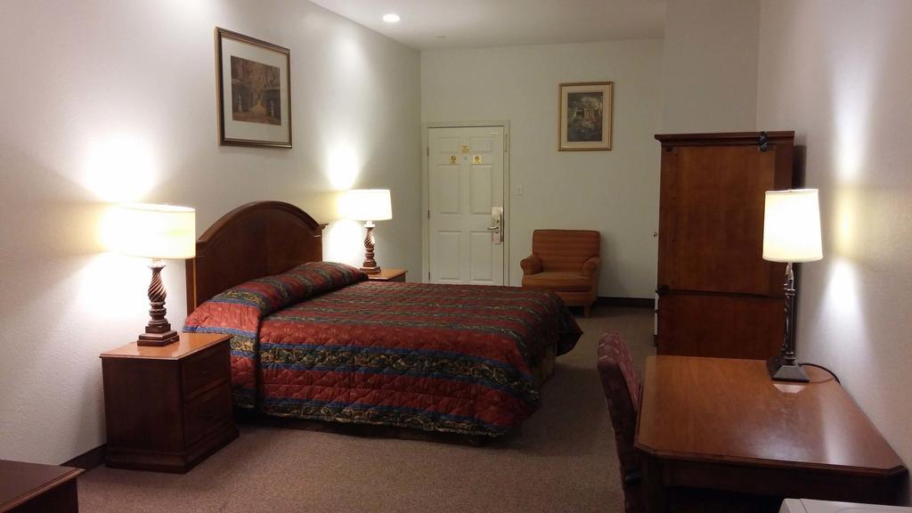 Country Regency Inn & Suites Manvel Esterno foto