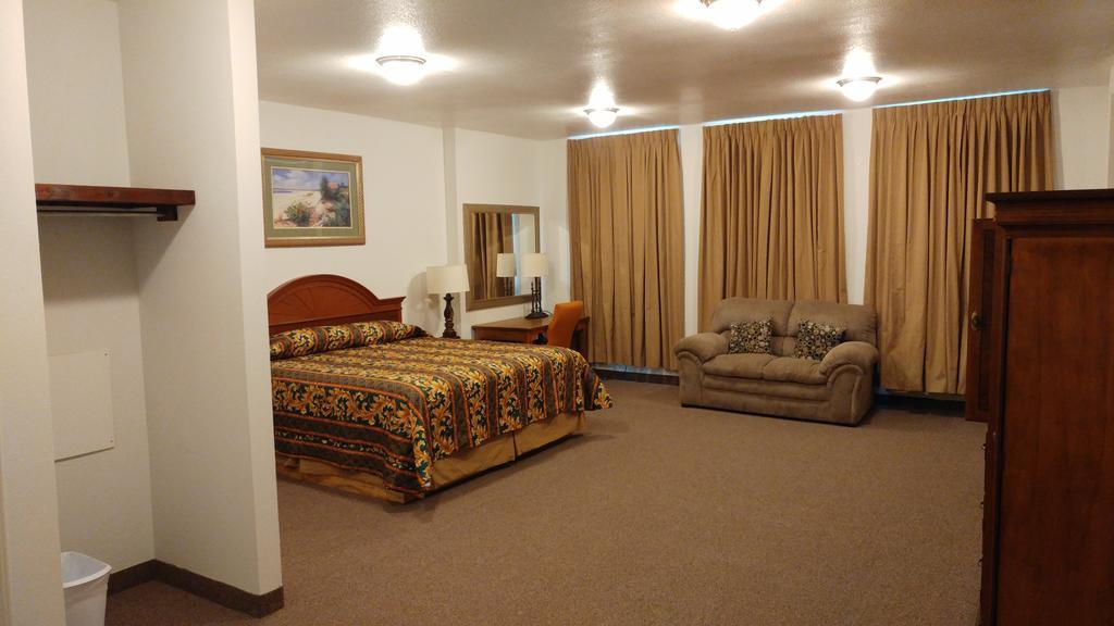 Country Regency Inn & Suites Manvel Esterno foto