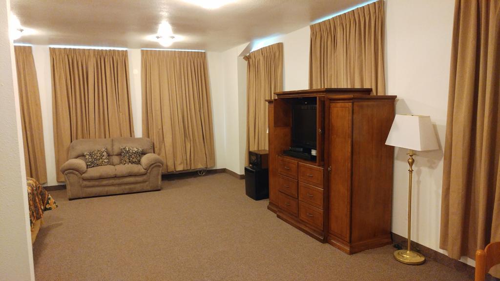 Country Regency Inn & Suites Manvel Esterno foto