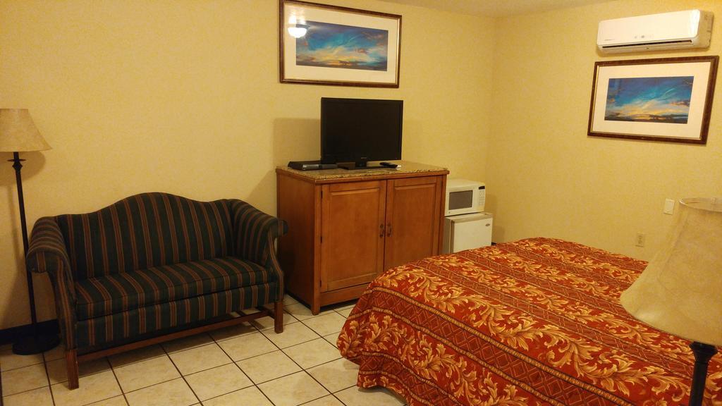 Country Regency Inn & Suites Manvel Esterno foto