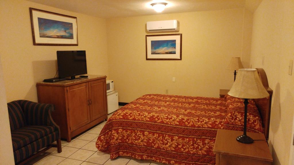 Country Regency Inn & Suites Manvel Esterno foto