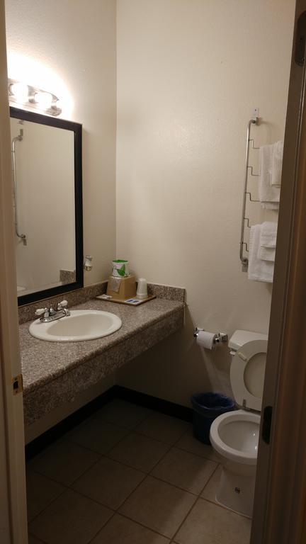 Country Regency Inn & Suites Manvel Esterno foto