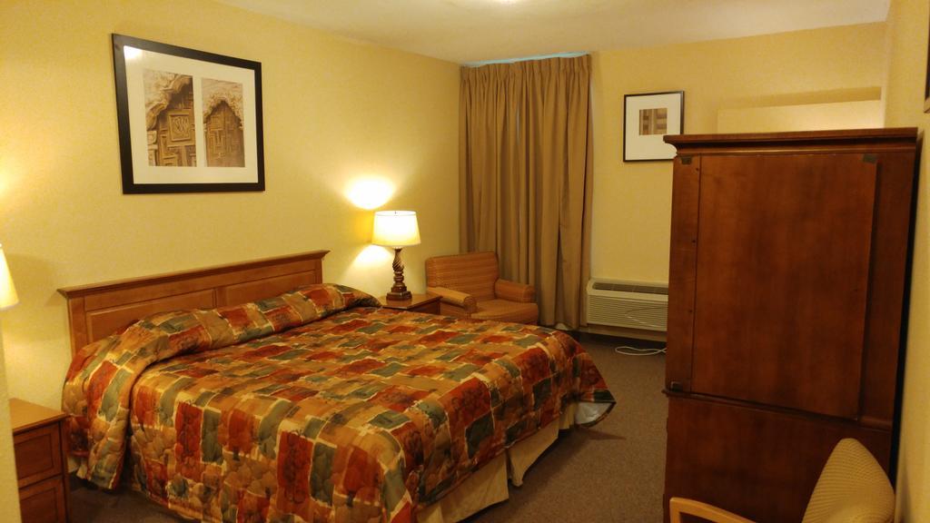 Country Regency Inn & Suites Manvel Esterno foto
