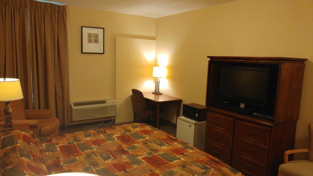 Country Regency Inn & Suites Manvel Esterno foto