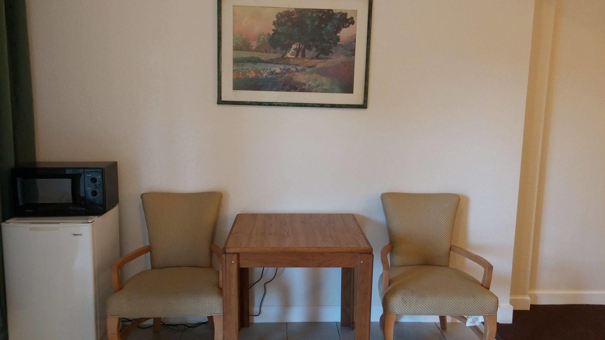 Country Regency Inn & Suites Manvel Esterno foto