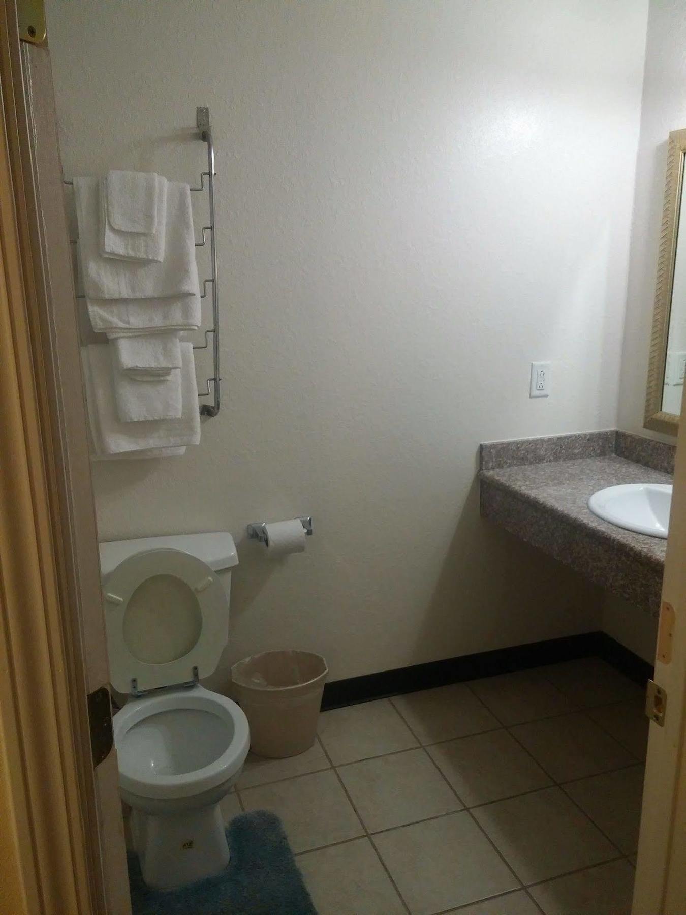Country Regency Inn & Suites Manvel Esterno foto