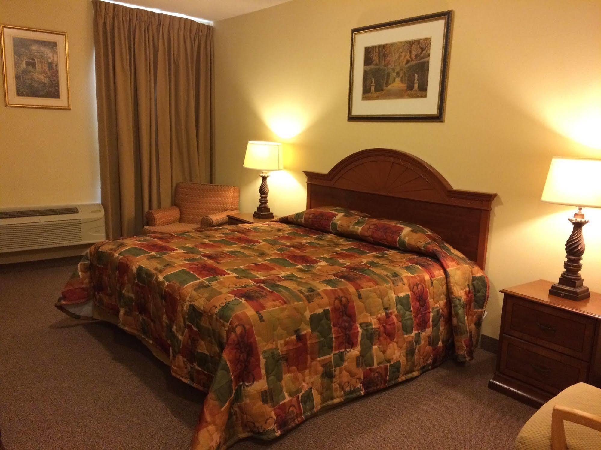 Country Regency Inn & Suites Manvel Esterno foto