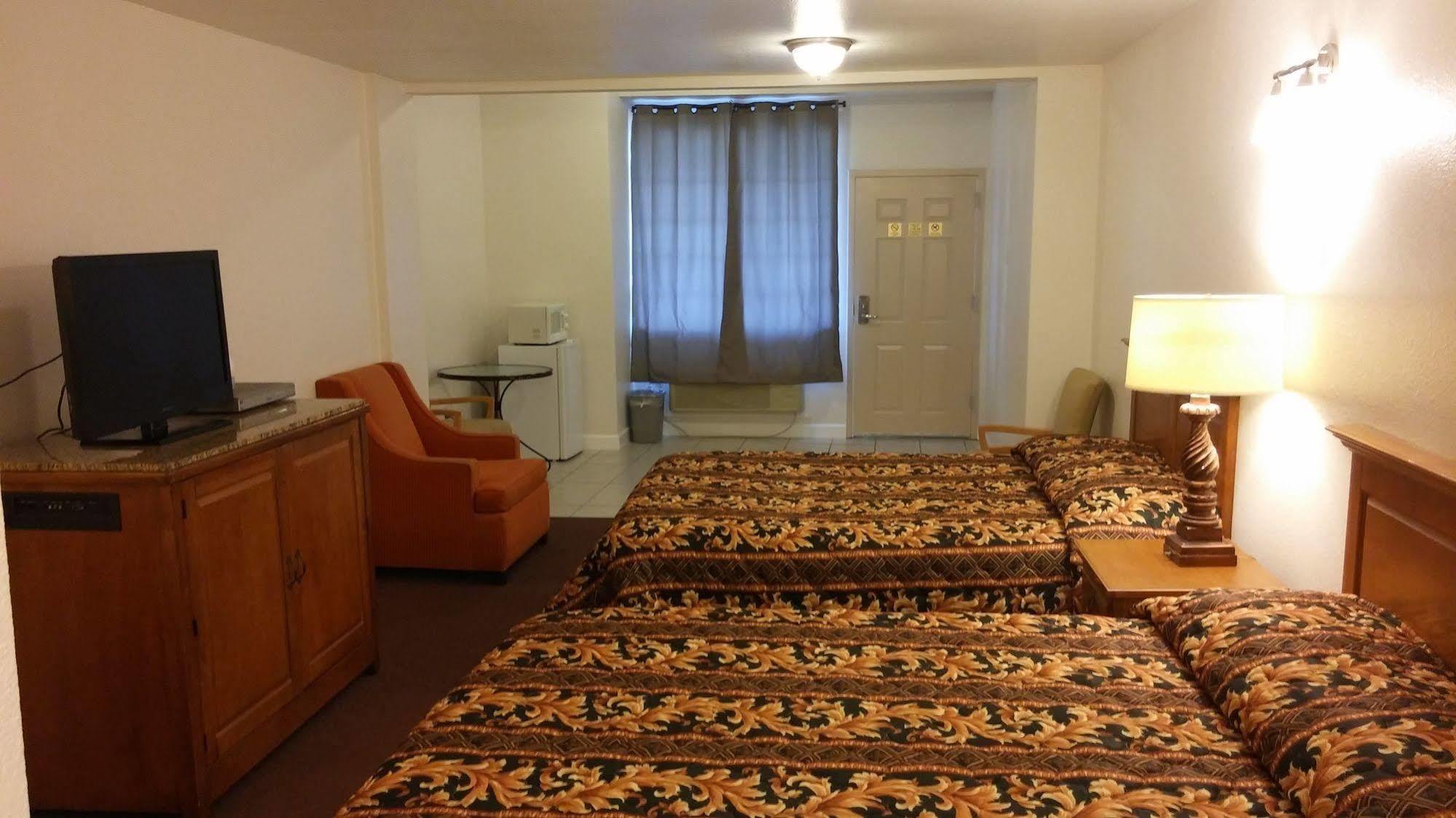 Country Regency Inn & Suites Manvel Esterno foto