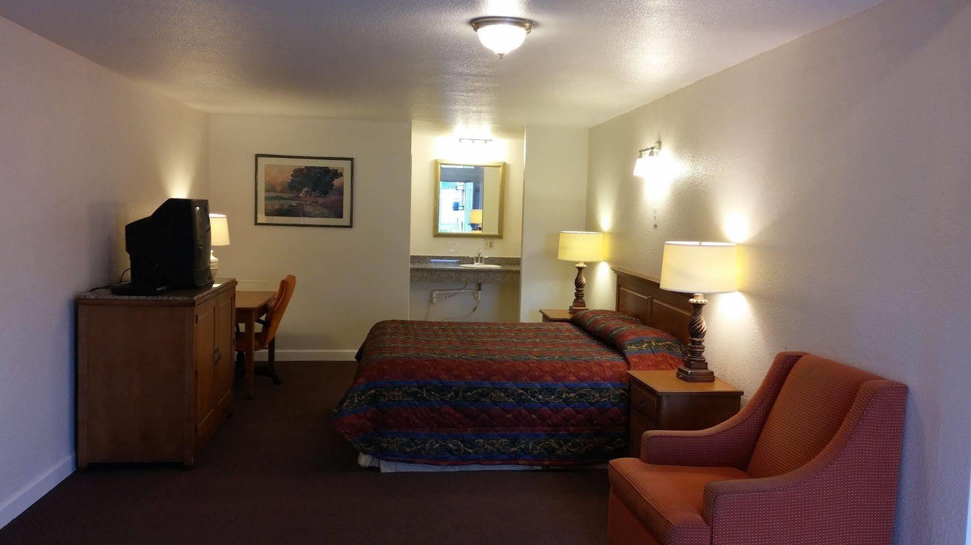 Country Regency Inn & Suites Manvel Esterno foto