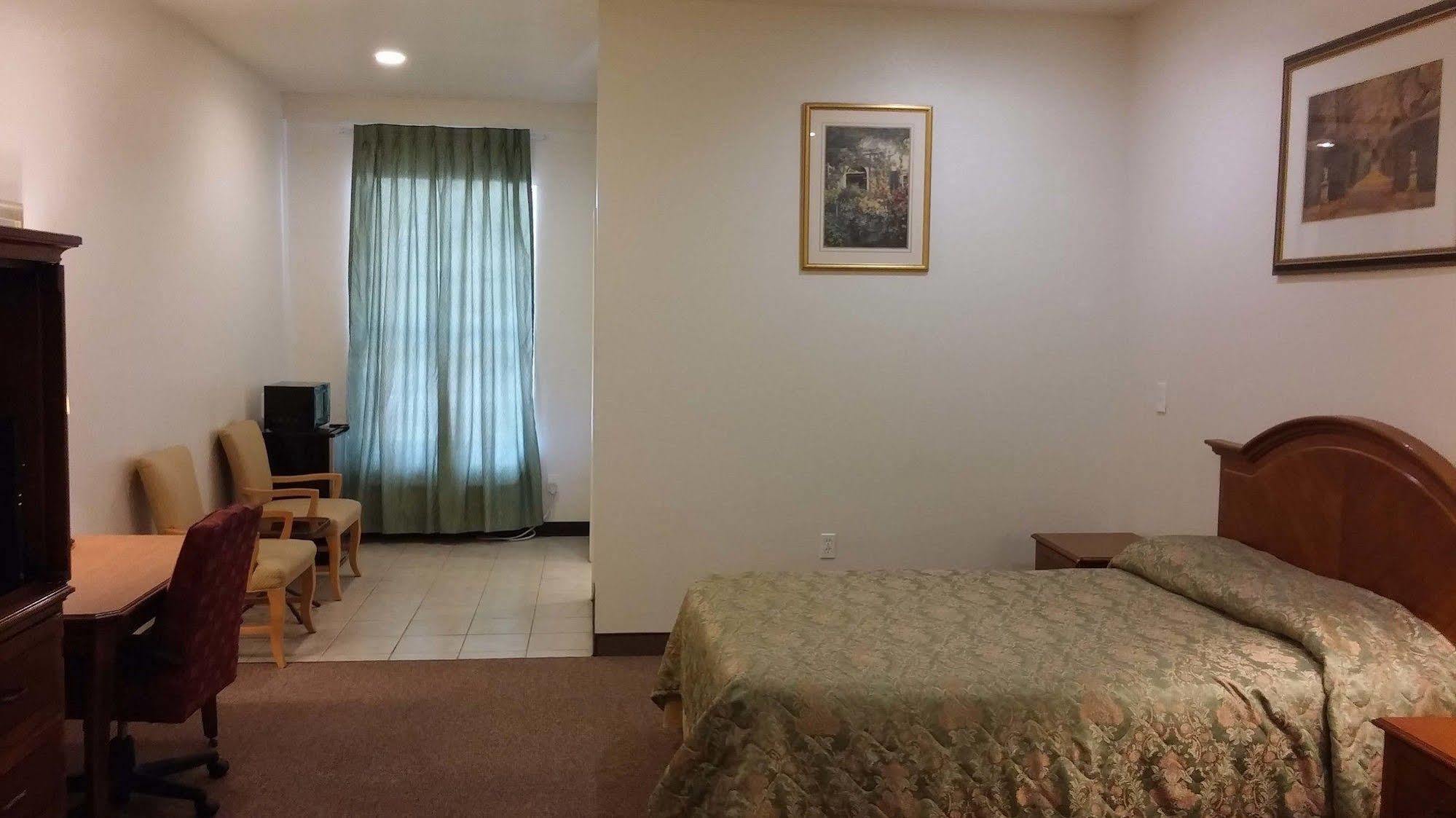 Country Regency Inn & Suites Manvel Esterno foto