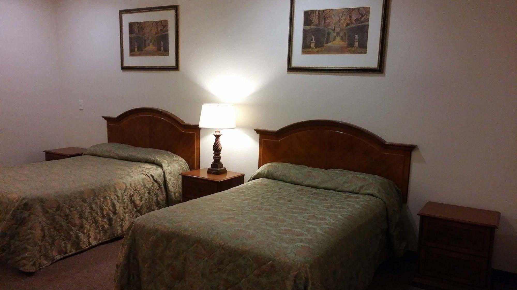 Country Regency Inn & Suites Manvel Esterno foto