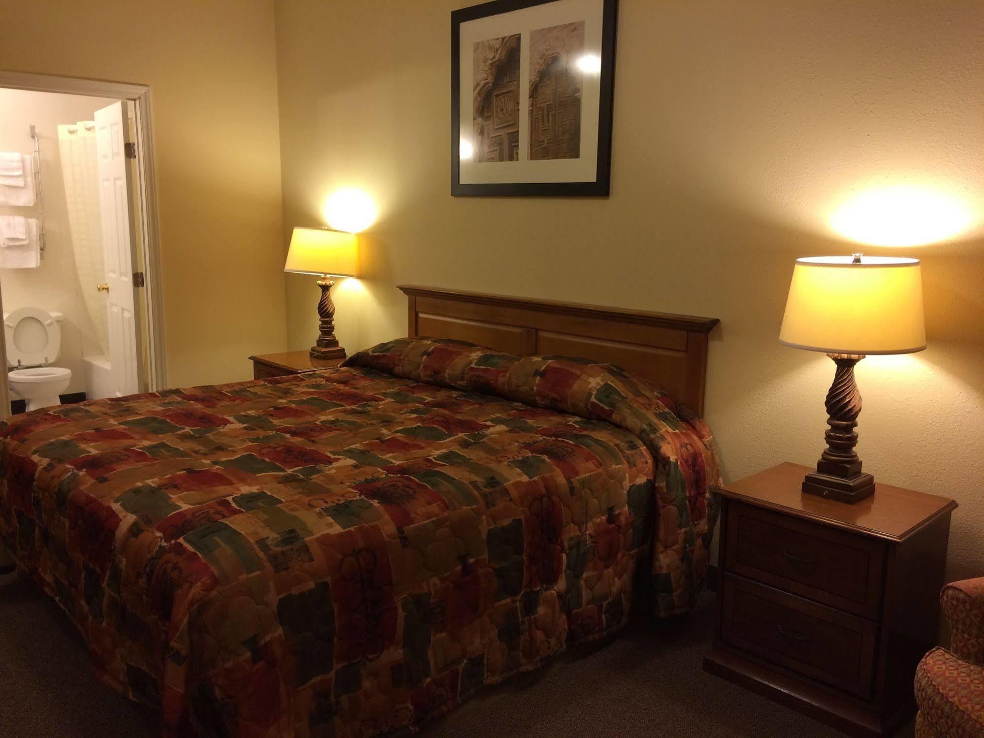 Country Regency Inn & Suites Manvel Esterno foto
