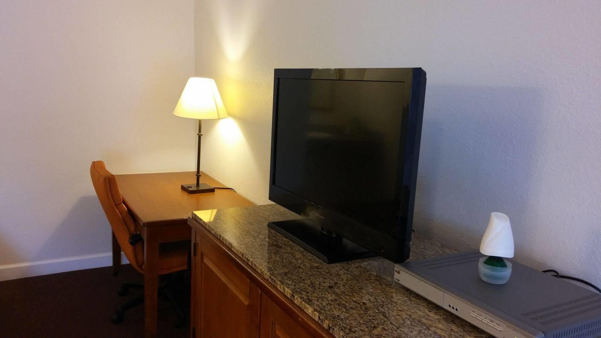 Country Regency Inn & Suites Manvel Esterno foto