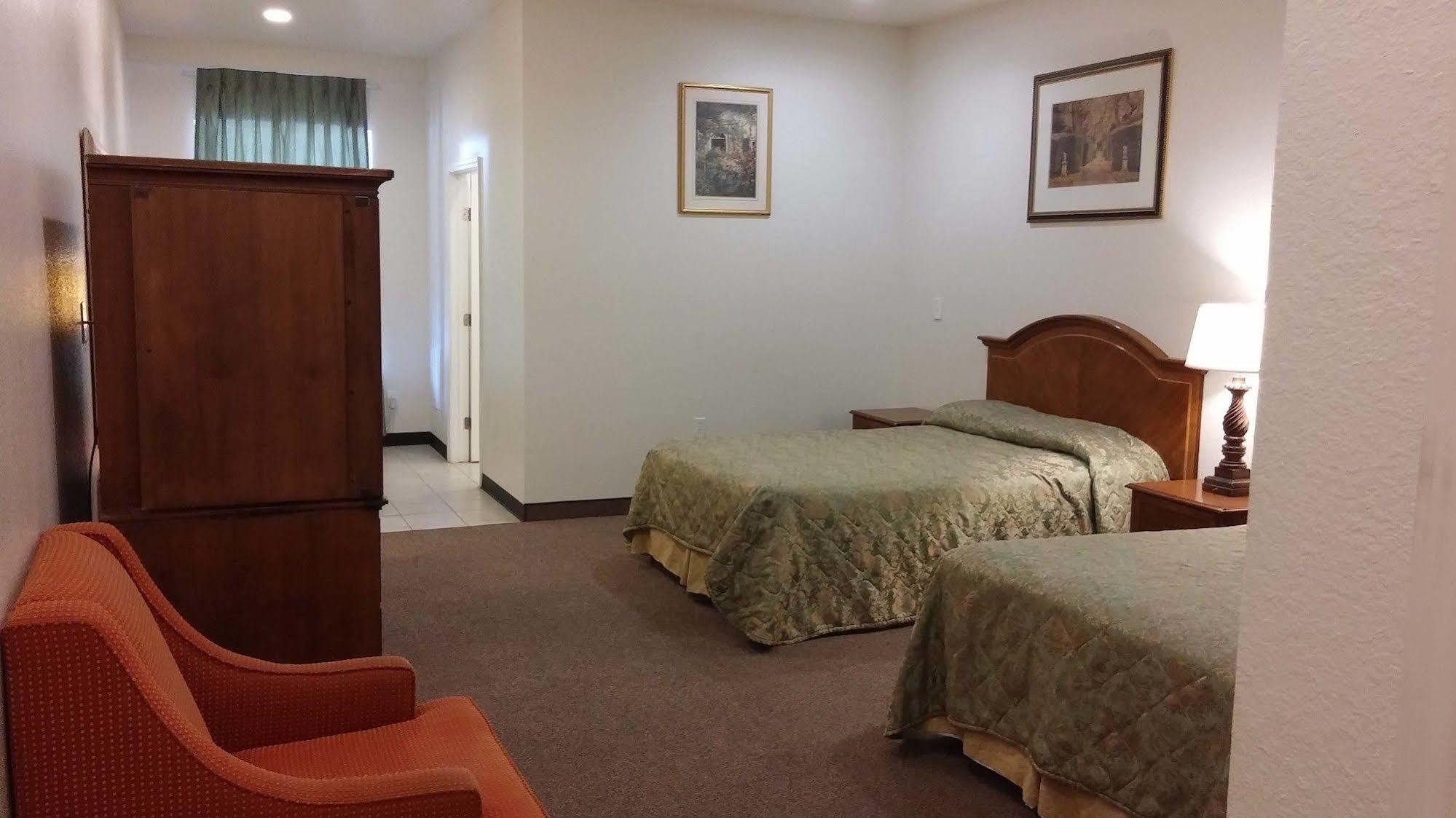 Country Regency Inn & Suites Manvel Esterno foto