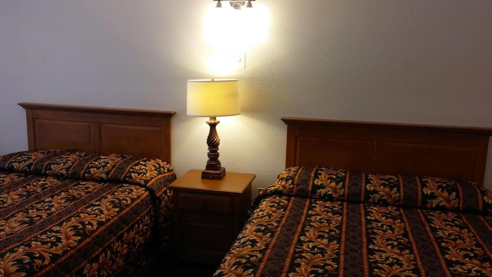 Country Regency Inn & Suites Manvel Esterno foto